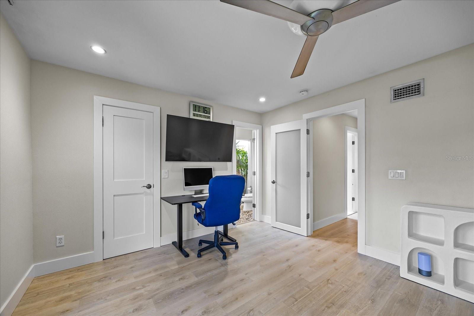 Image 35 of 58 For 3956 Versailles Drive