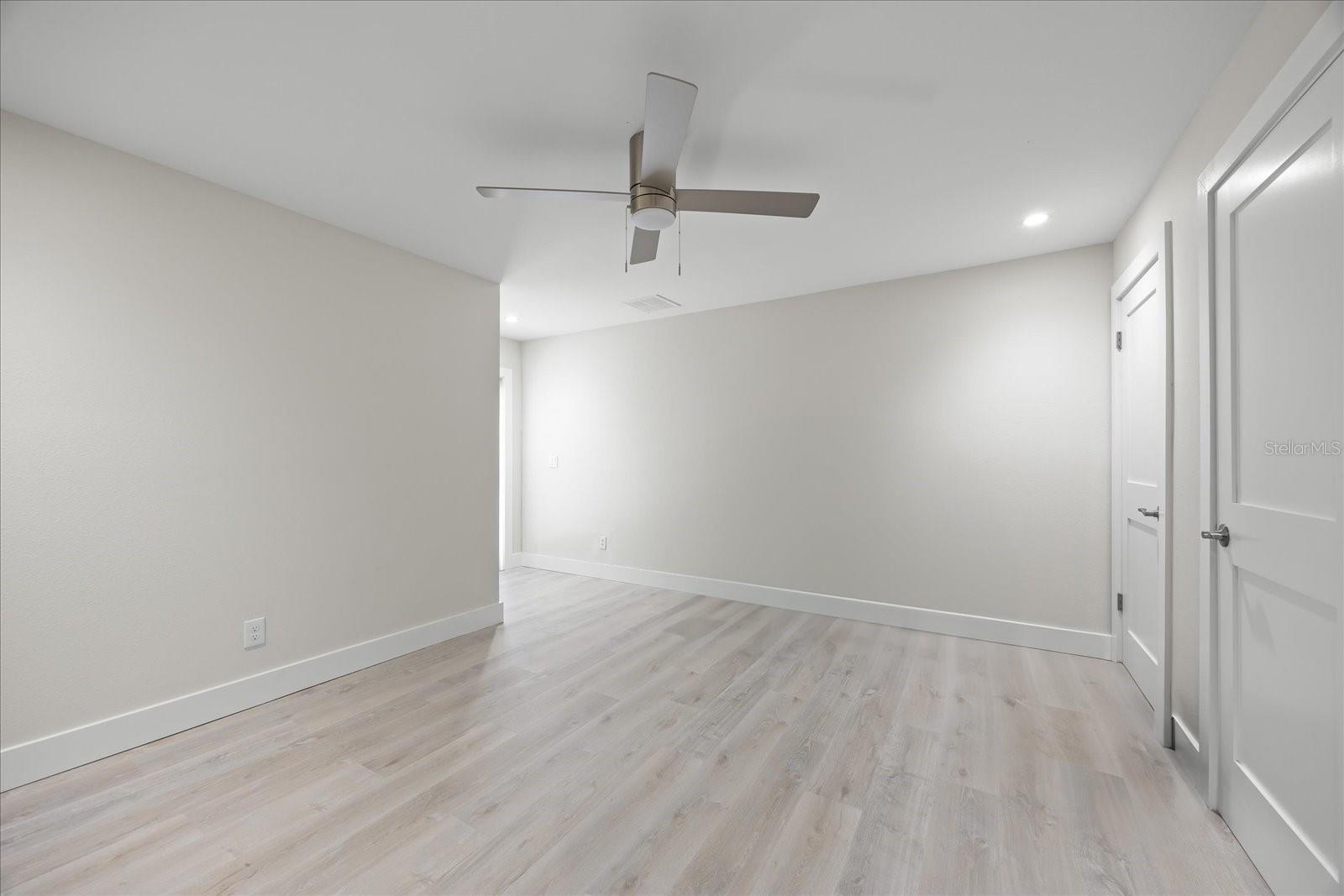 Image 36 of 58 For 3956 Versailles Drive