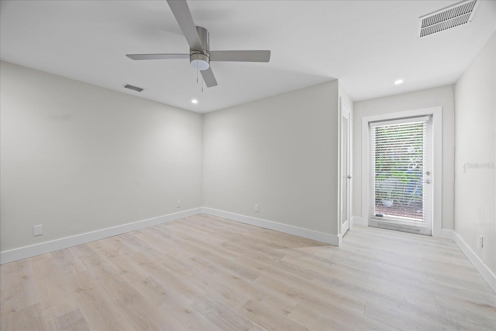 Image 37 of 58 For 3956 Versailles Drive