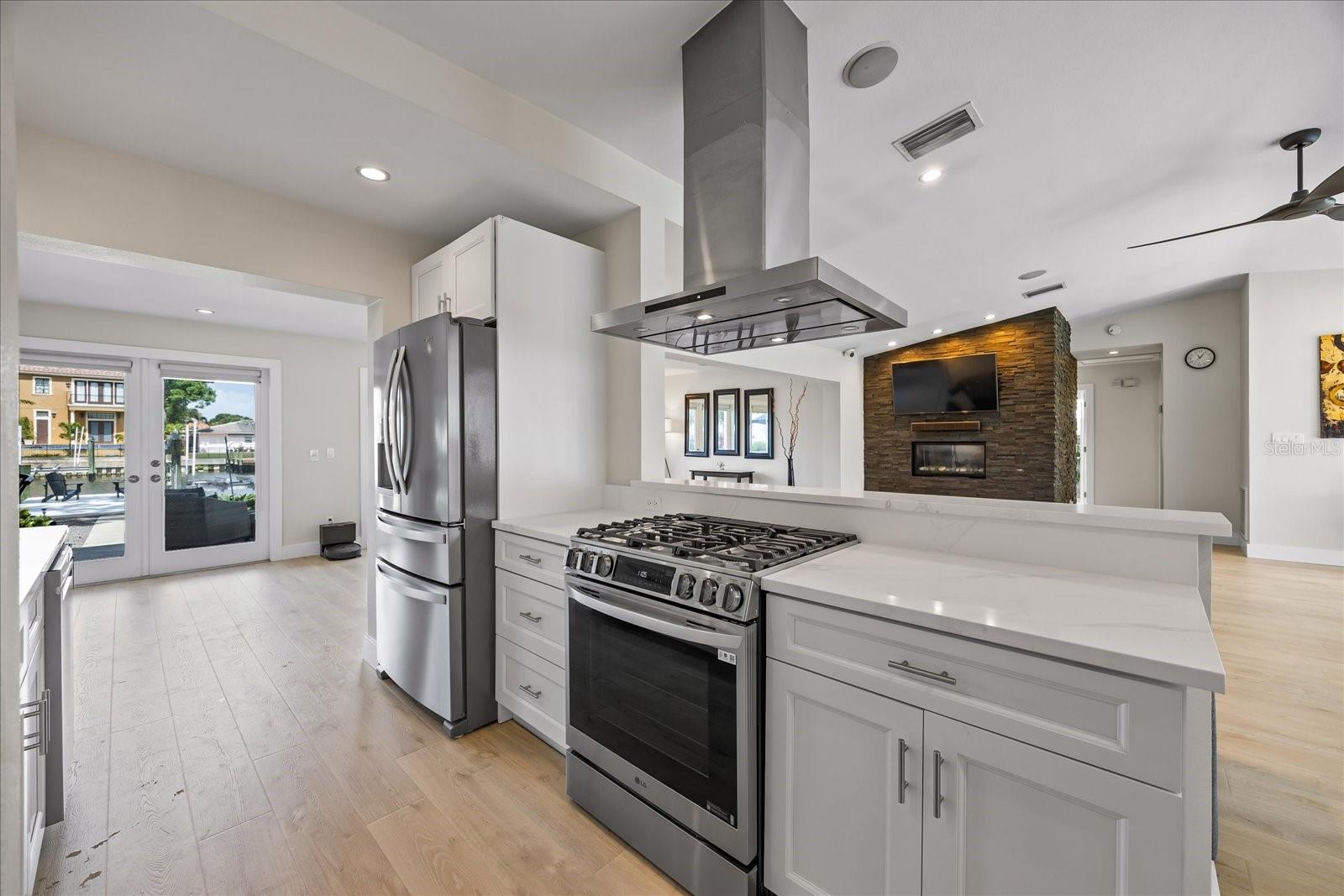 Image 4 of 58 For 3956 Versailles Drive
