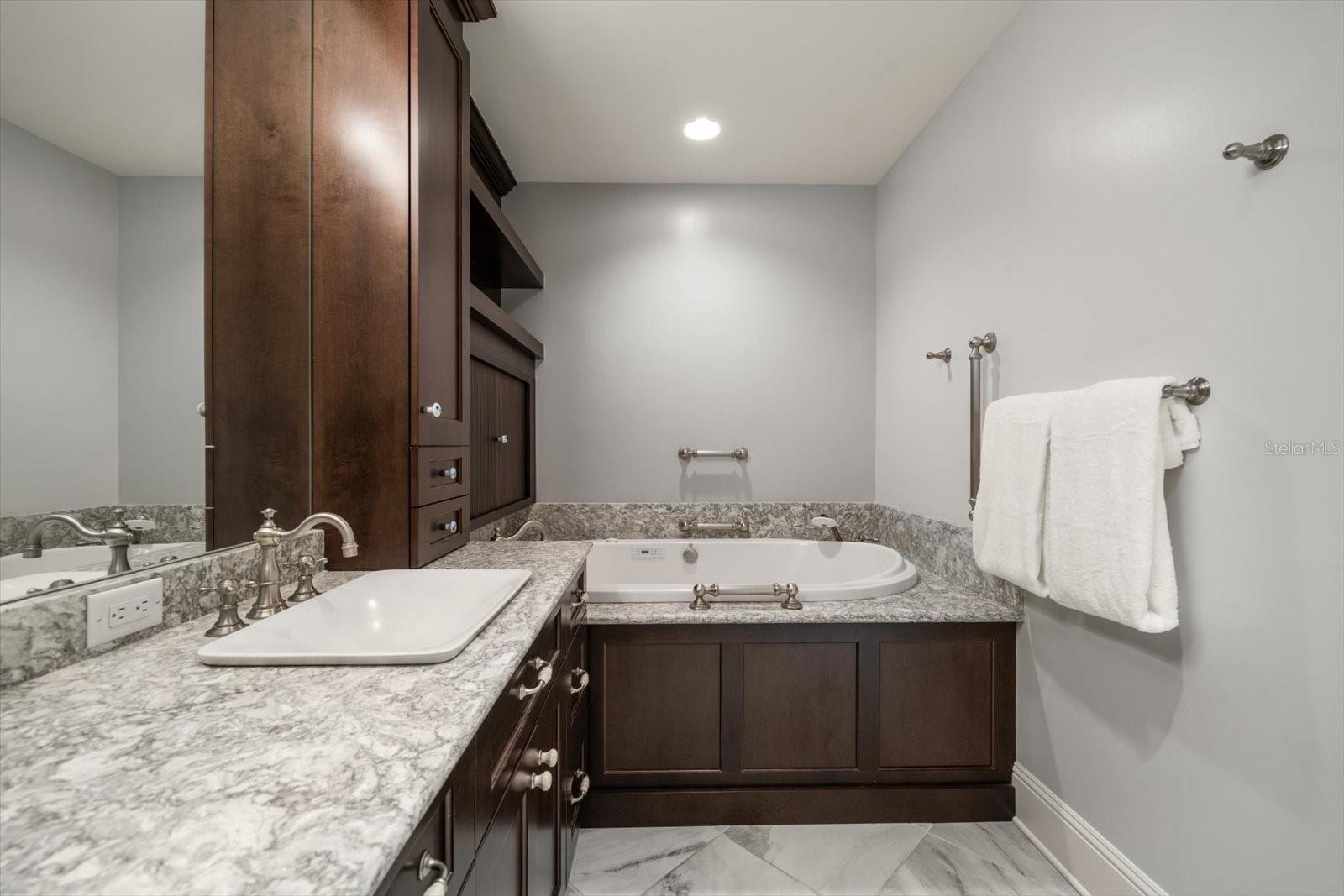 Image 22 of 59 For 125 Belleview Boulevard 503