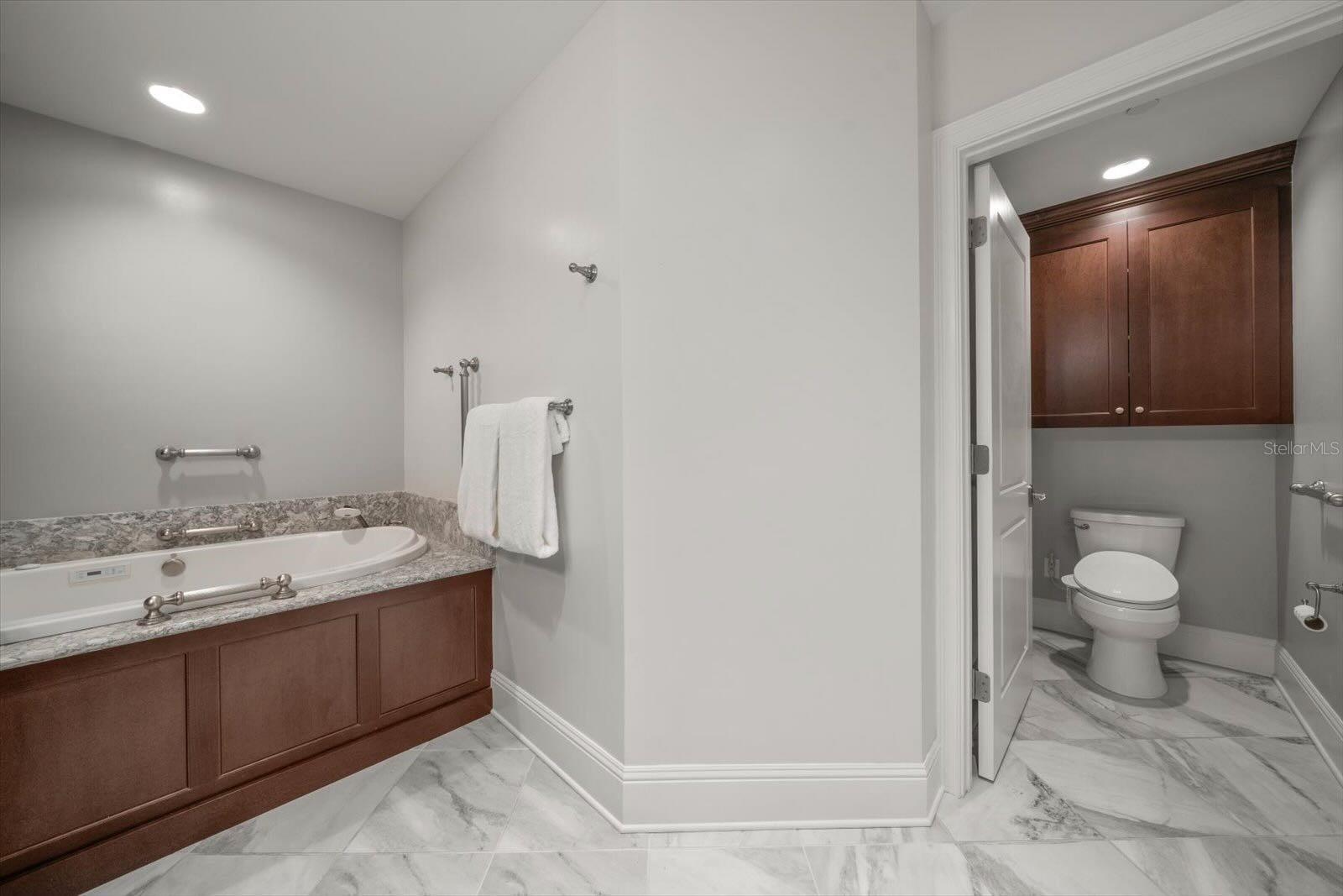 Image 23 of 59 For 125 Belleview Boulevard 503