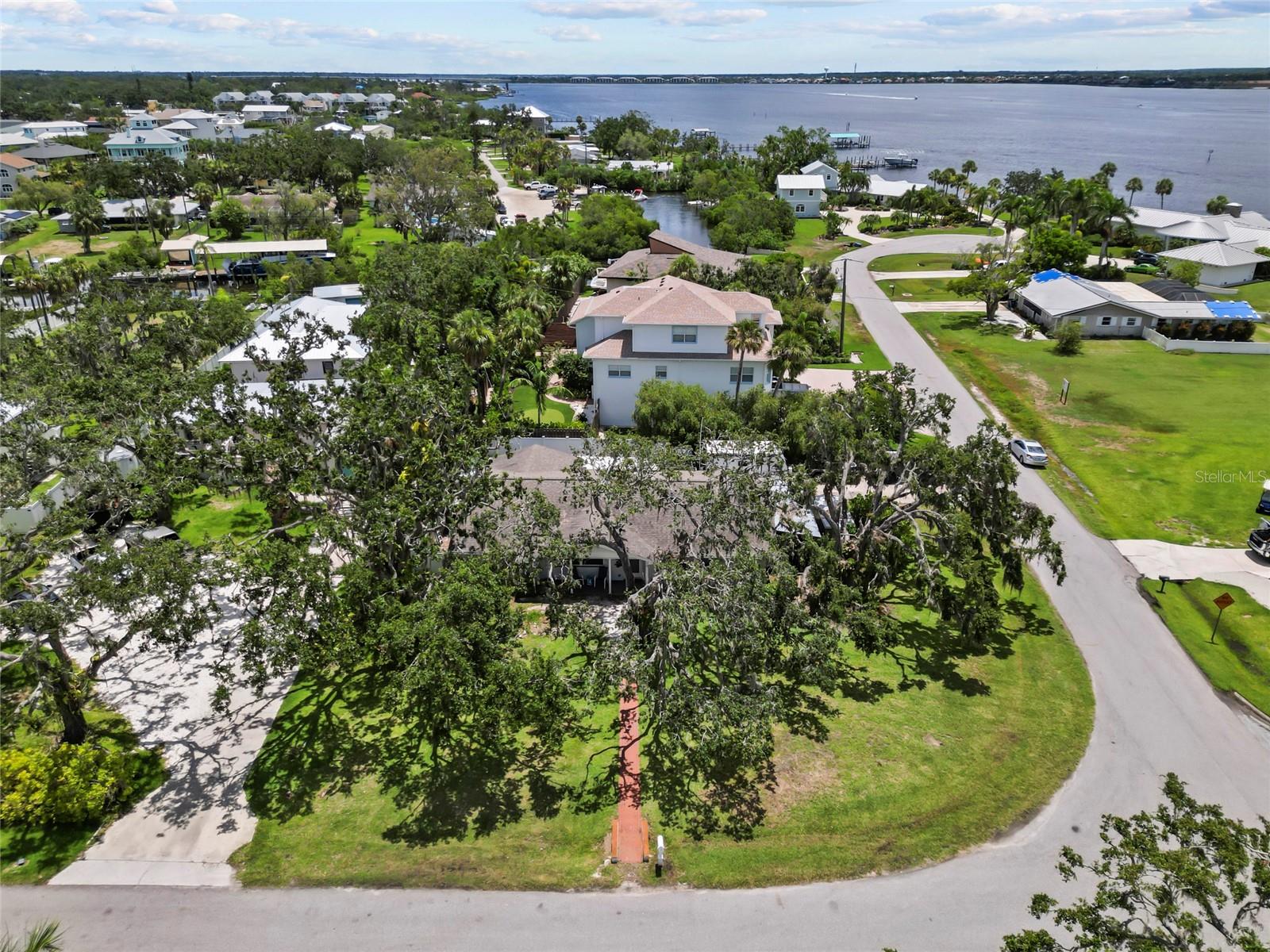 Image 37 of 53 For 358 Highland Shores Drive