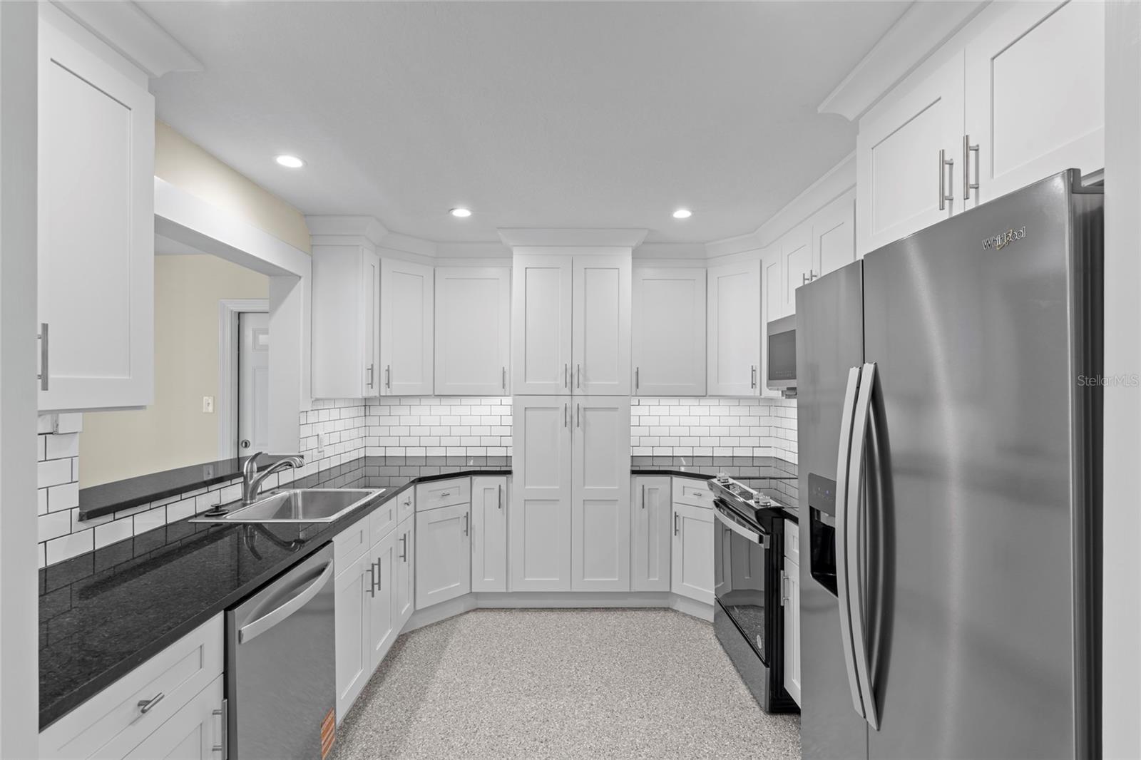 Image 8 of 53 For 358 Highland Shores Drive