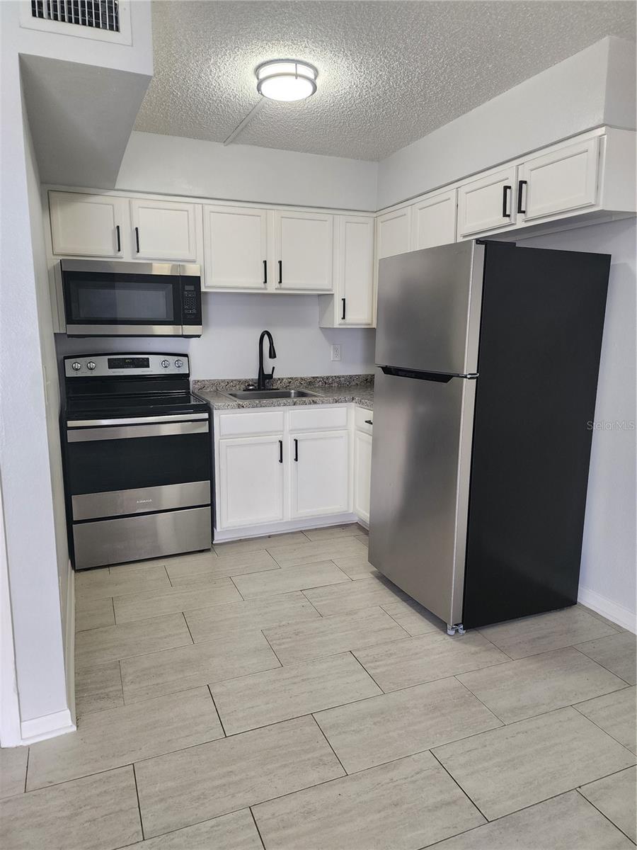 Image 2 of 8 For 3710 Cass Street 17