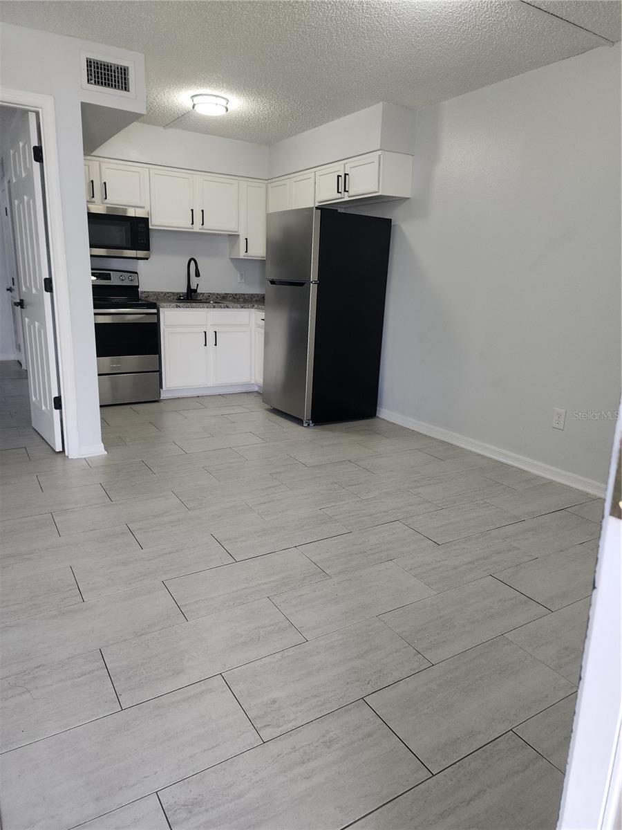 Image 3 of 8 For 3710 Cass Street 17