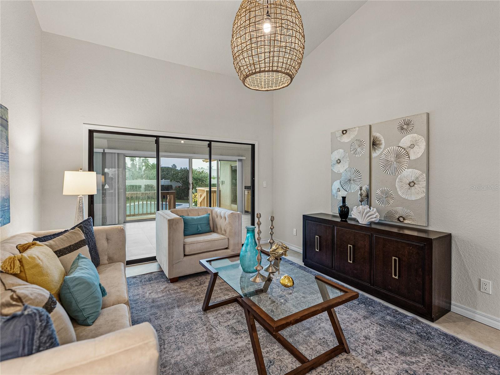 Image 15 of 98 For 366 6th Avenue N