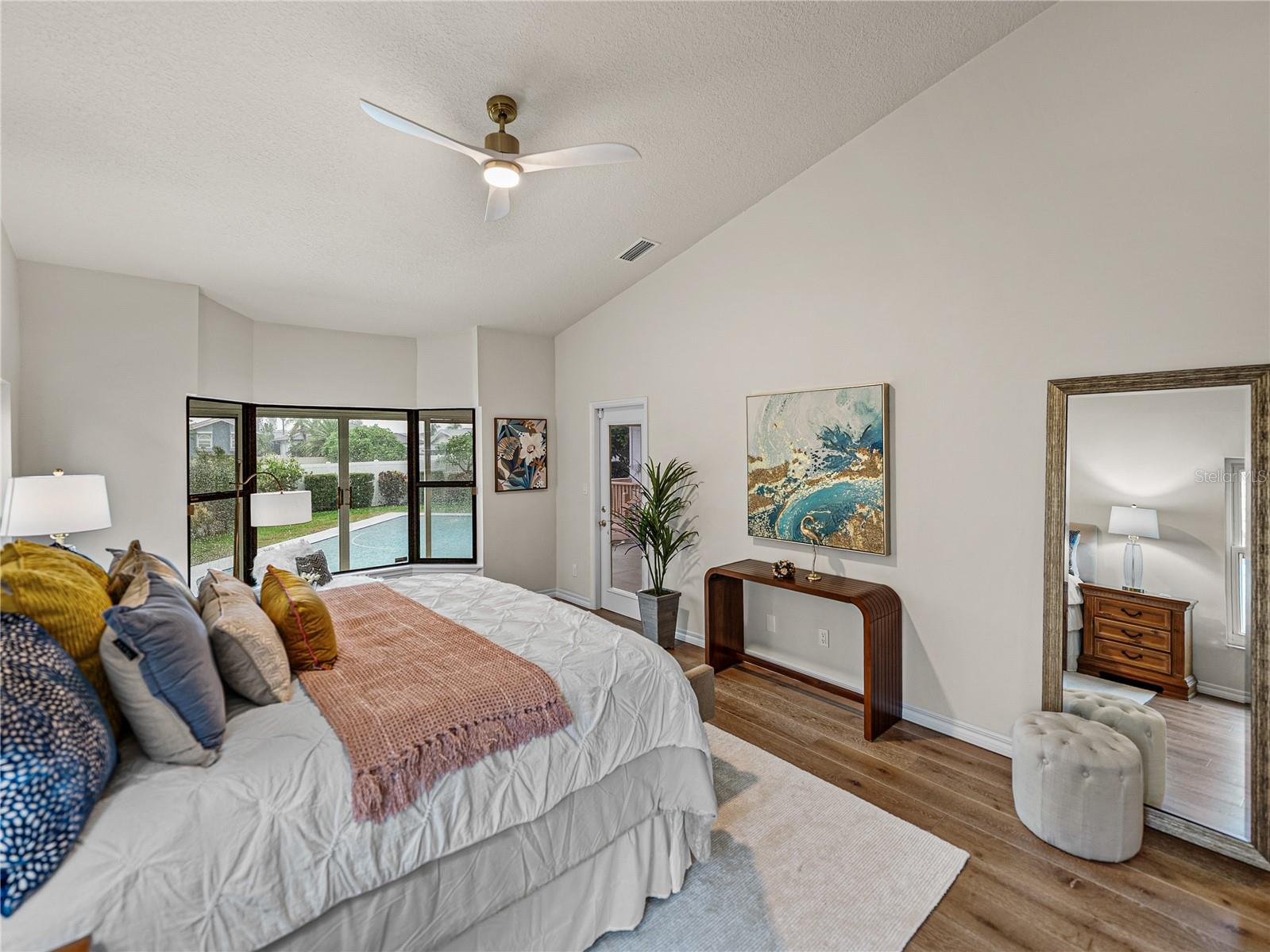 Image 19 of 98 For 366 6th Avenue N