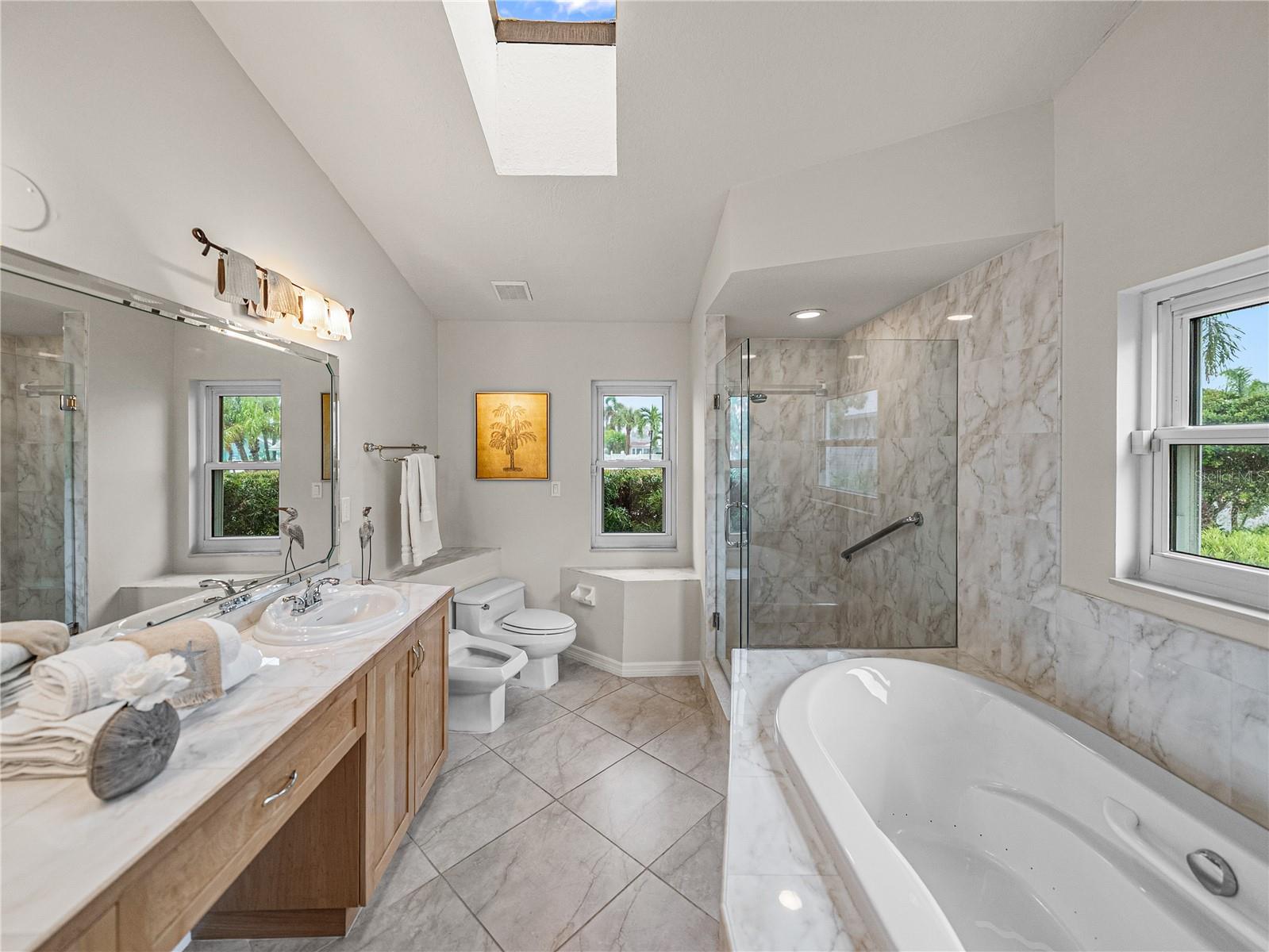 Image 24 of 98 For 366 6th Avenue N