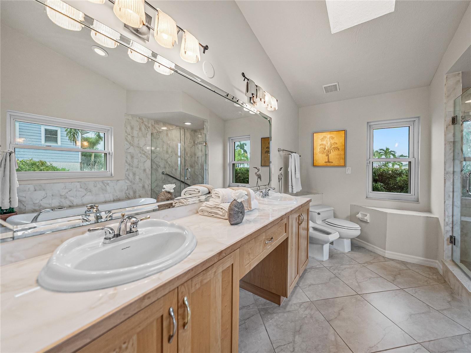 Image 25 of 98 For 366 6th Avenue N