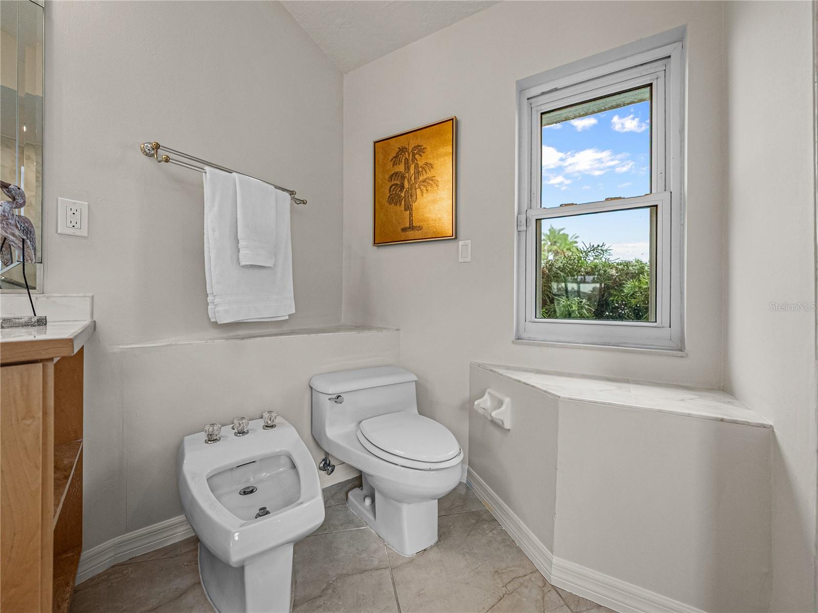 Image 27 of 98 For 366 6th Avenue N