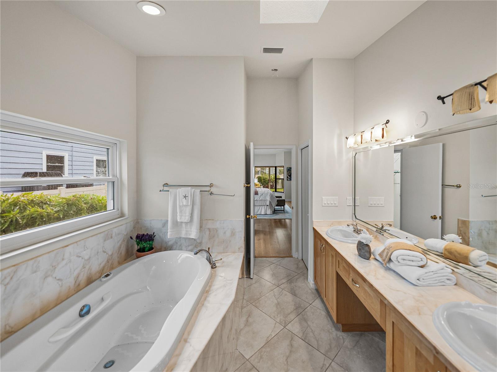 Image 31 of 98 For 366 6th Avenue N