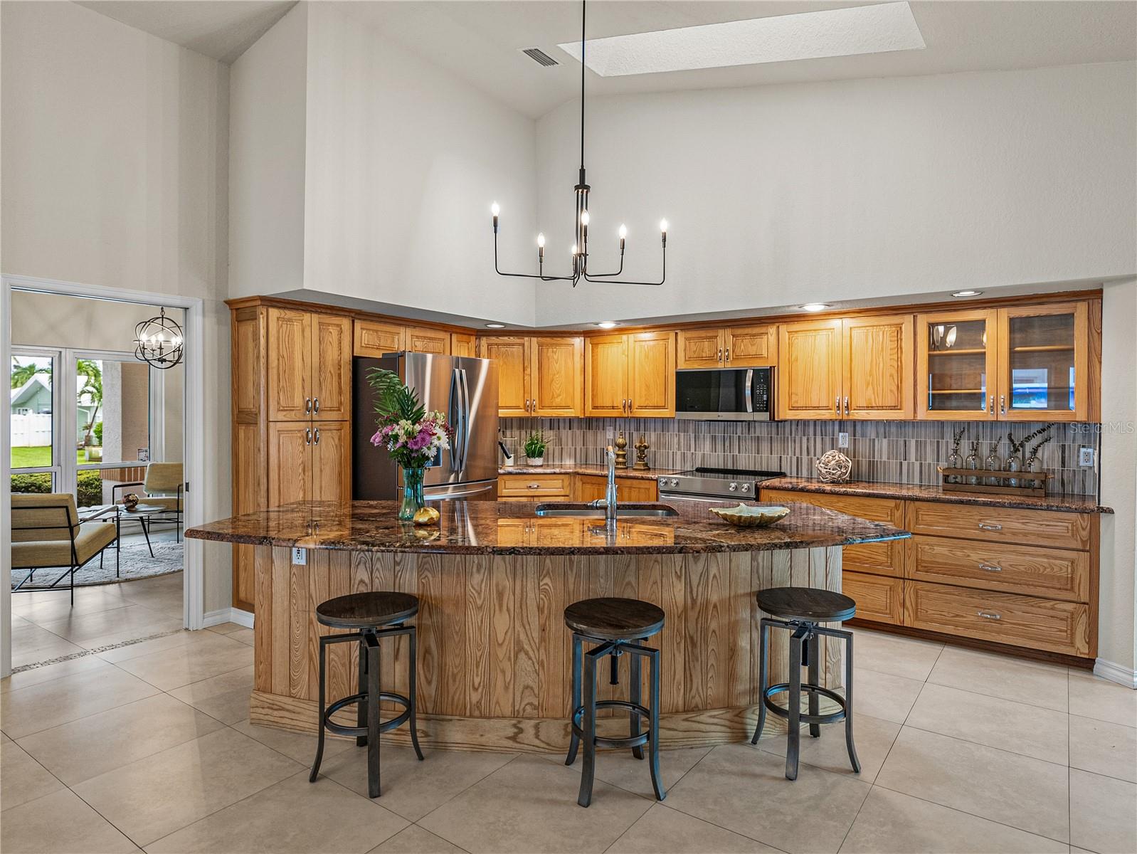 Image 33 of 98 For 366 6th Avenue N