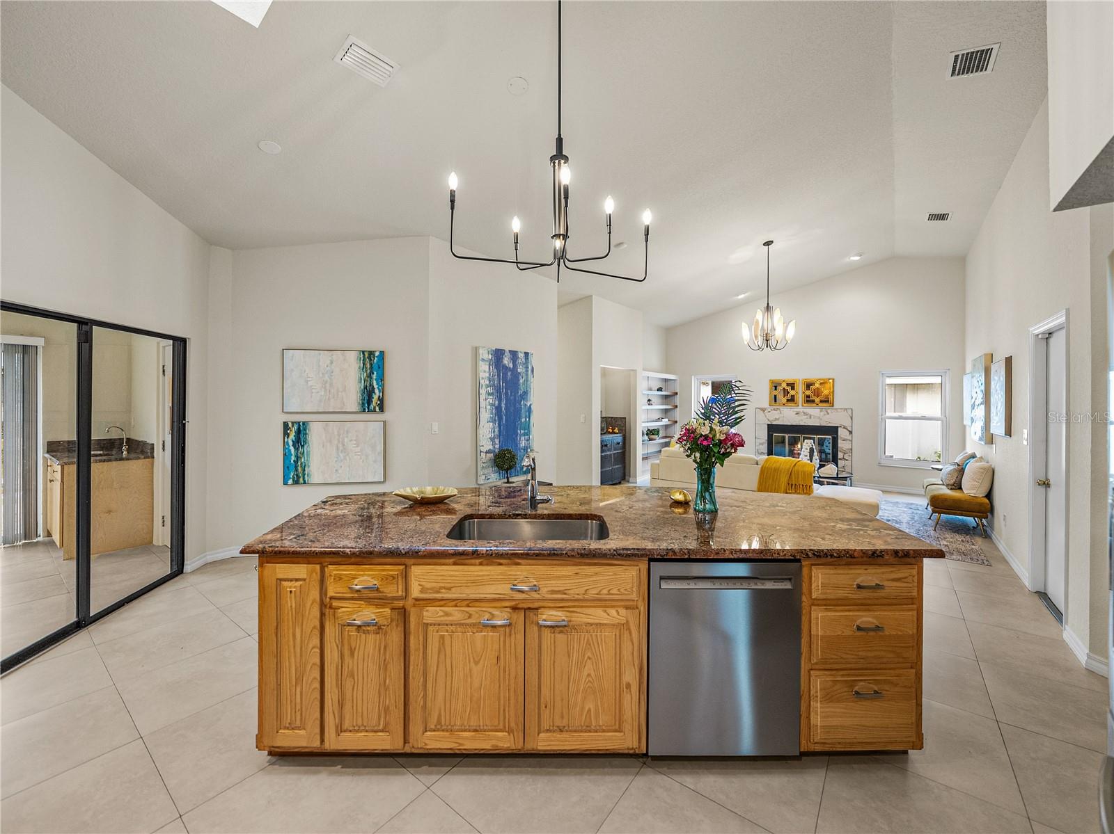 Image 37 of 98 For 366 6th Avenue N