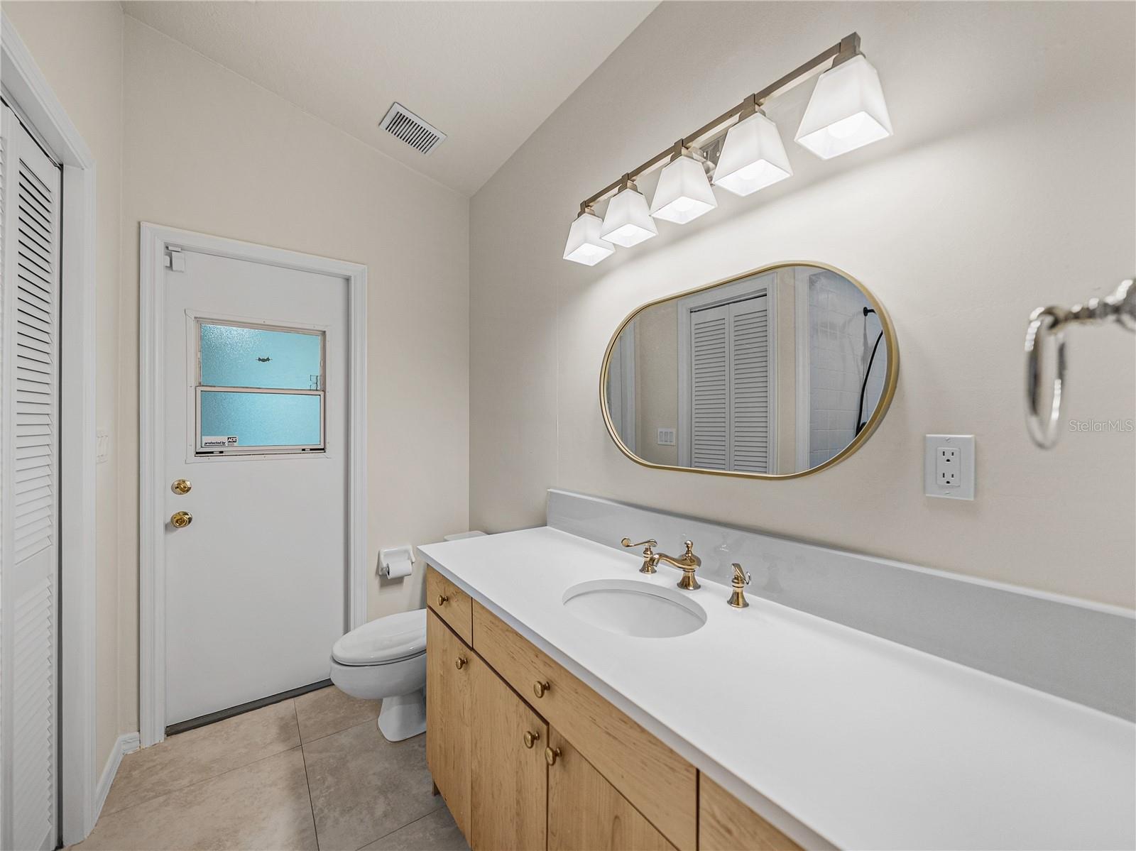 Image 56 of 98 For 366 6th Avenue N