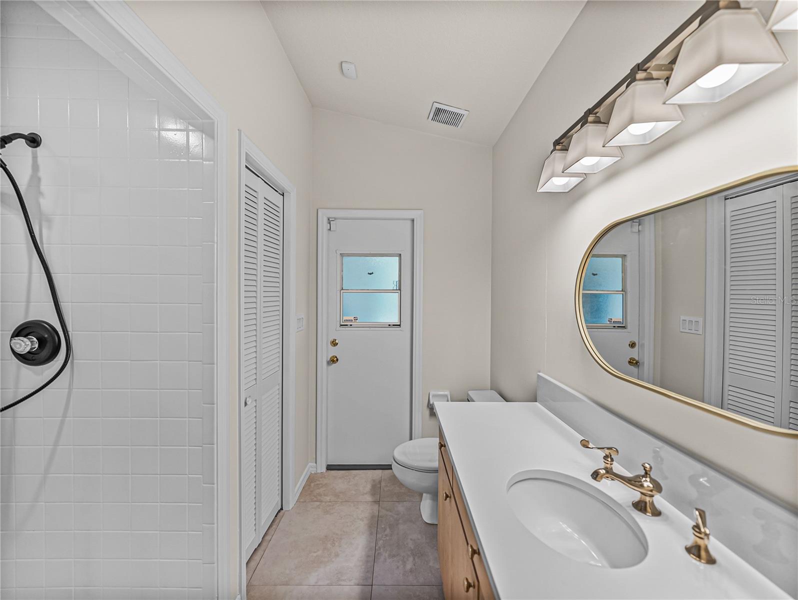 Image 57 of 98 For 366 6th Avenue N