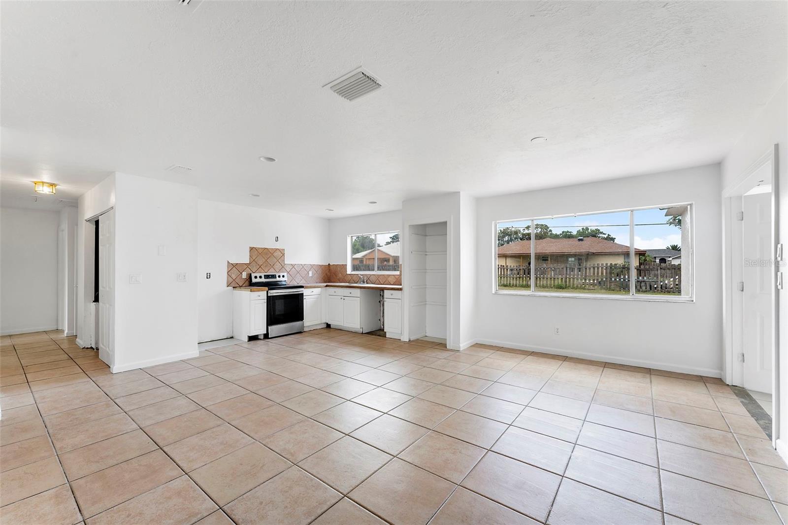 Image 11 of 40 For 1041 Spinnaker Avenue