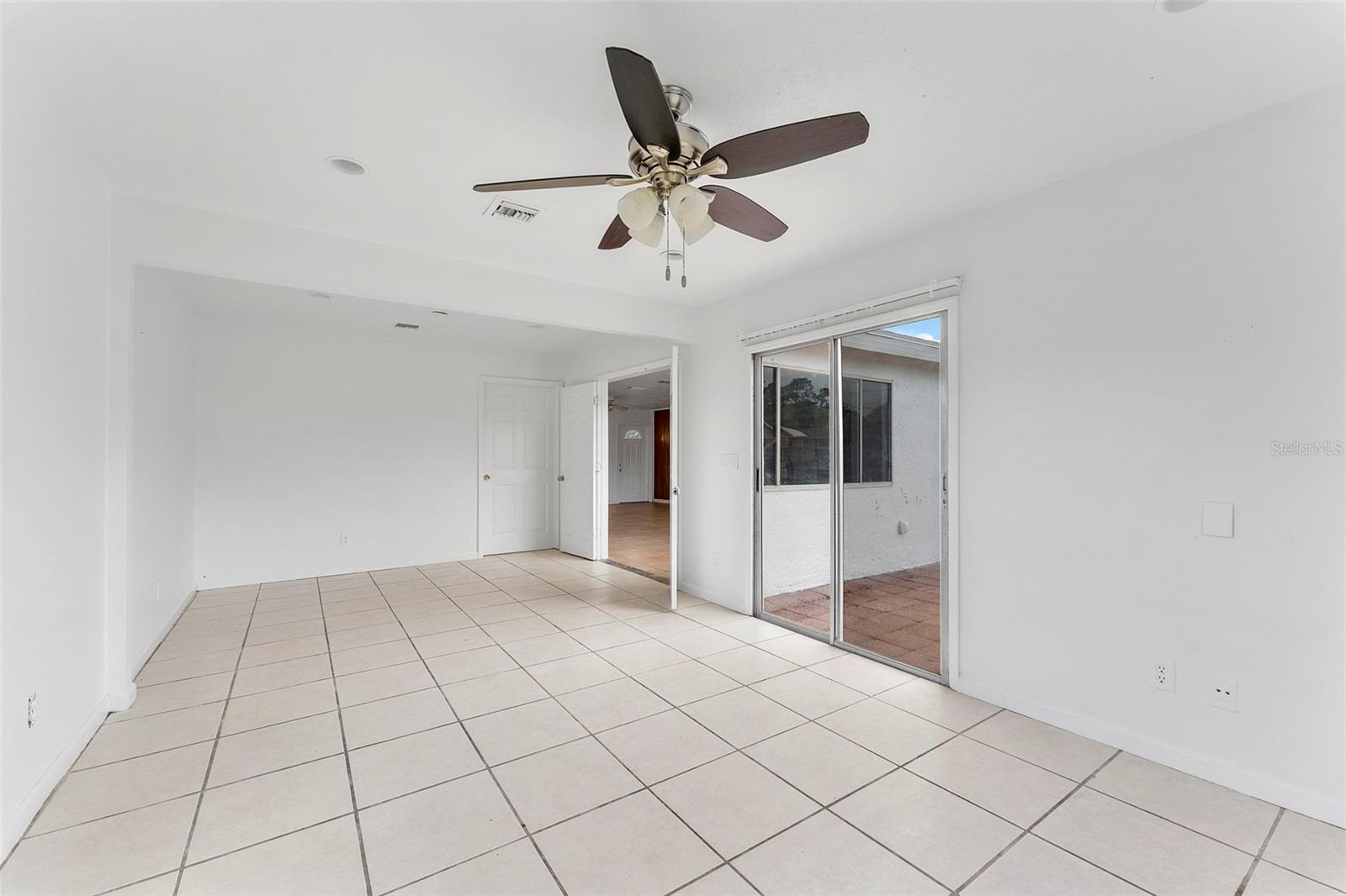 Image 13 of 40 For 1041 Spinnaker Avenue
