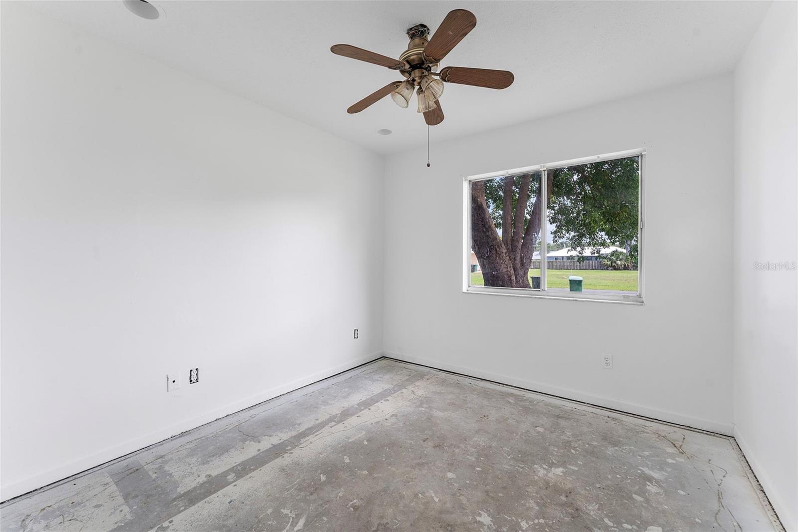 Image 21 of 40 For 1041 Spinnaker Avenue