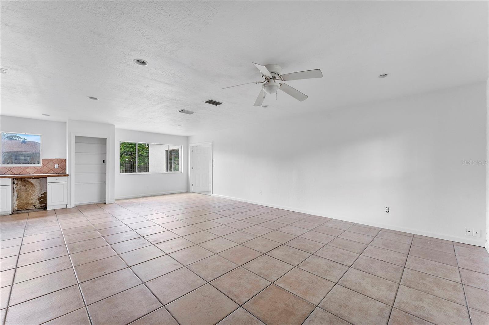Image 5 of 40 For 1041 Spinnaker Avenue