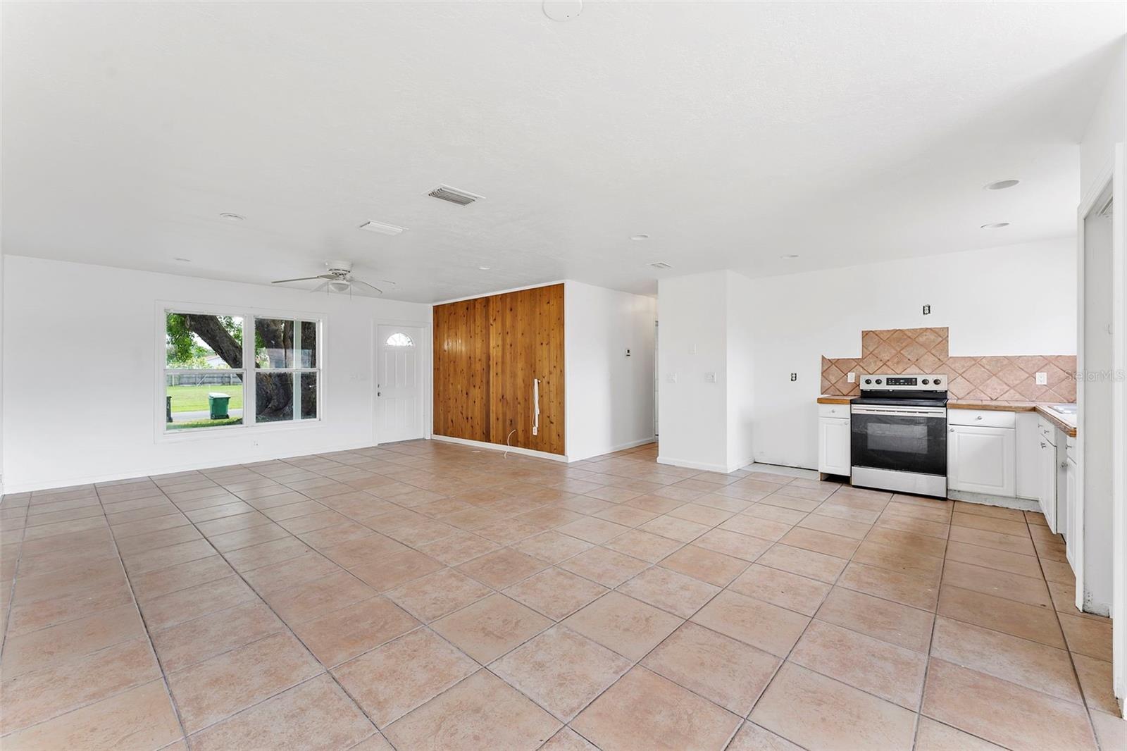 Image 6 of 40 For 1041 Spinnaker Avenue