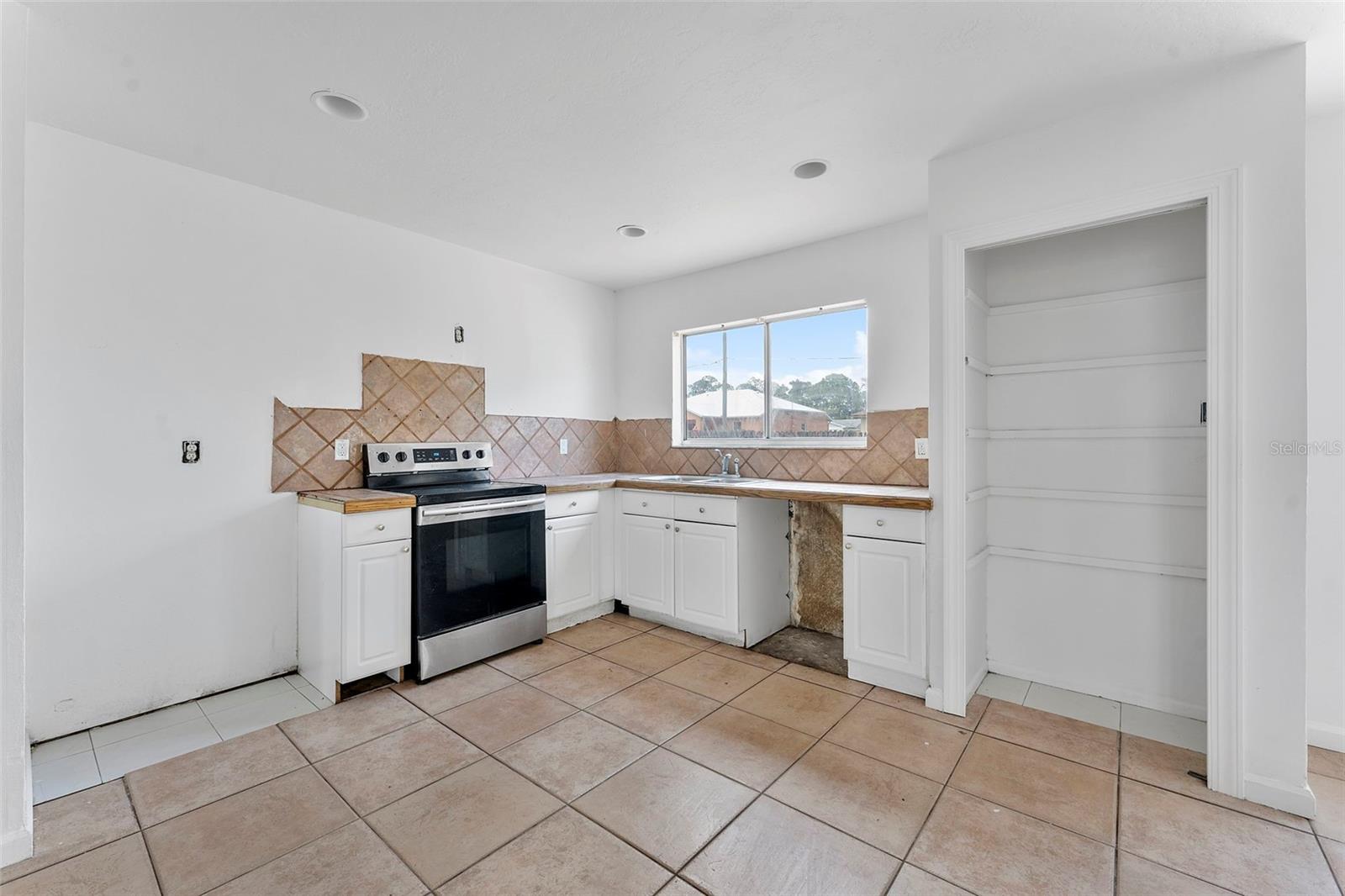 Image 9 of 40 For 1041 Spinnaker Avenue