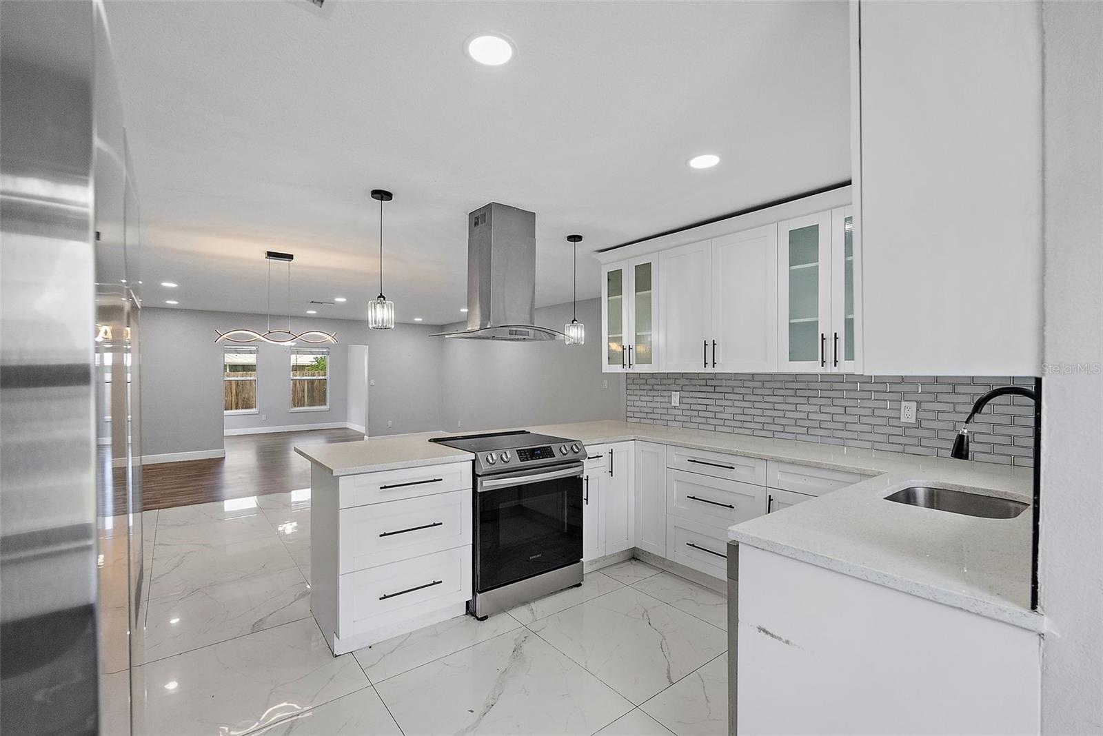 Image 7 of 27 For 1586 Linwood Drive