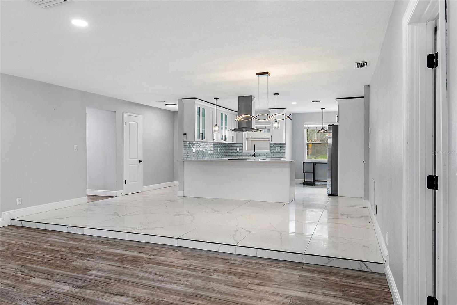 Image 9 of 27 For 1586 Linwood Drive