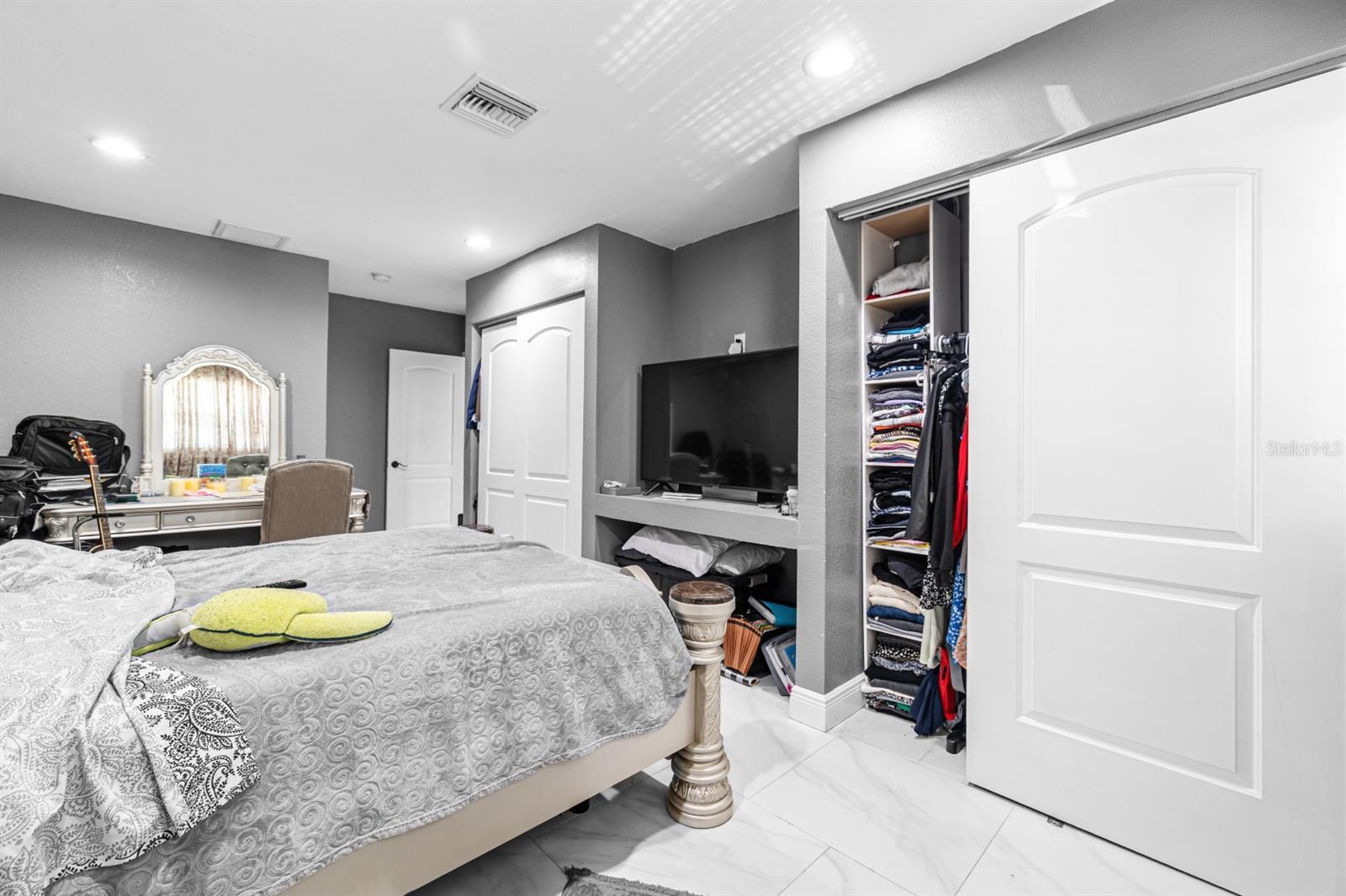 Image 13 of 43 For 5895 16th Street N