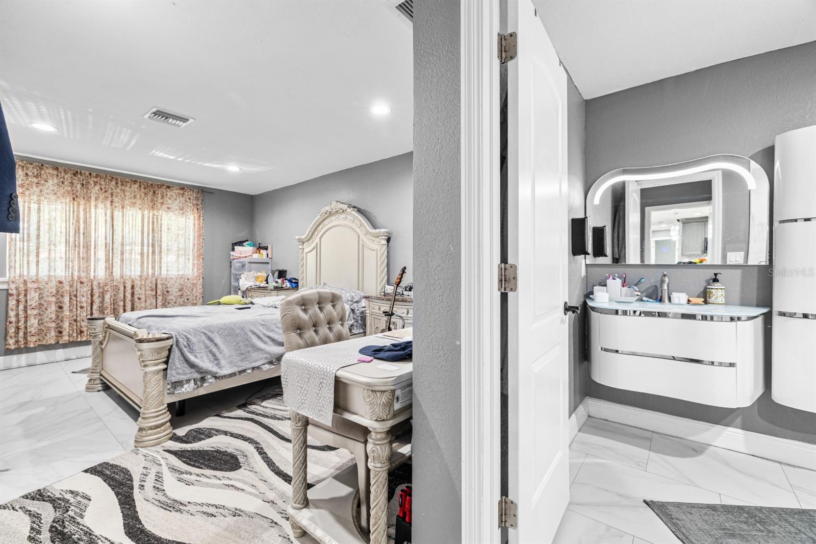 Image 14 of 43 For 5895 16th Street N