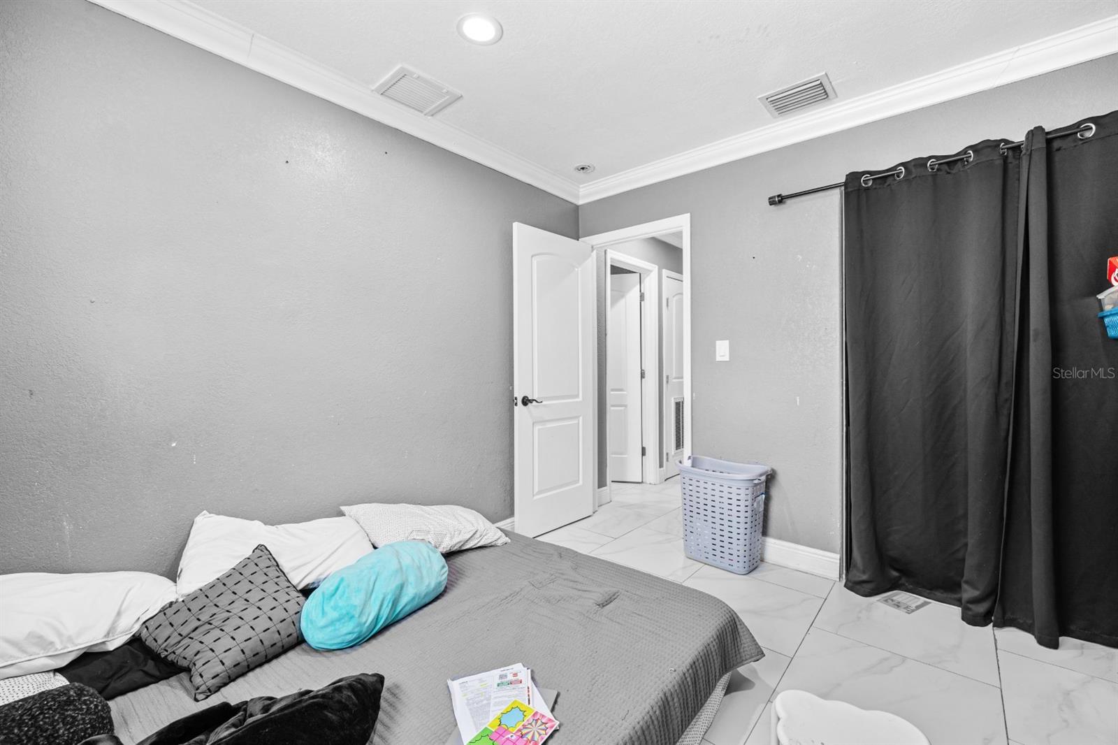 Image 21 of 43 For 5895 16th Street N