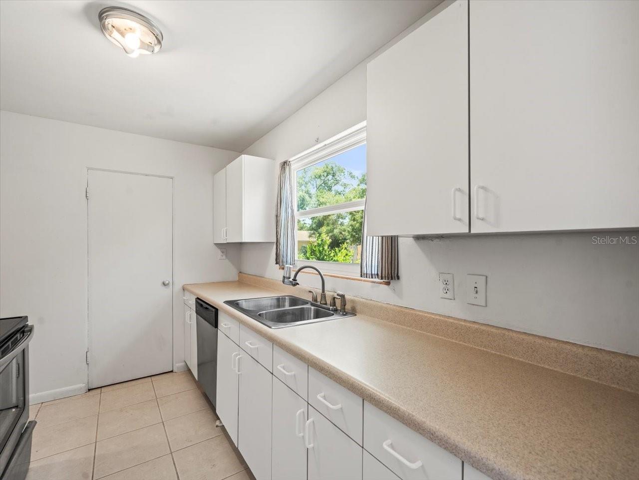 Image 14 of 35 For 1622 Sherwood Street