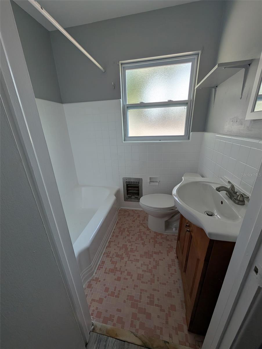 Image 3 of 5 For 17 Belle Meade Cir