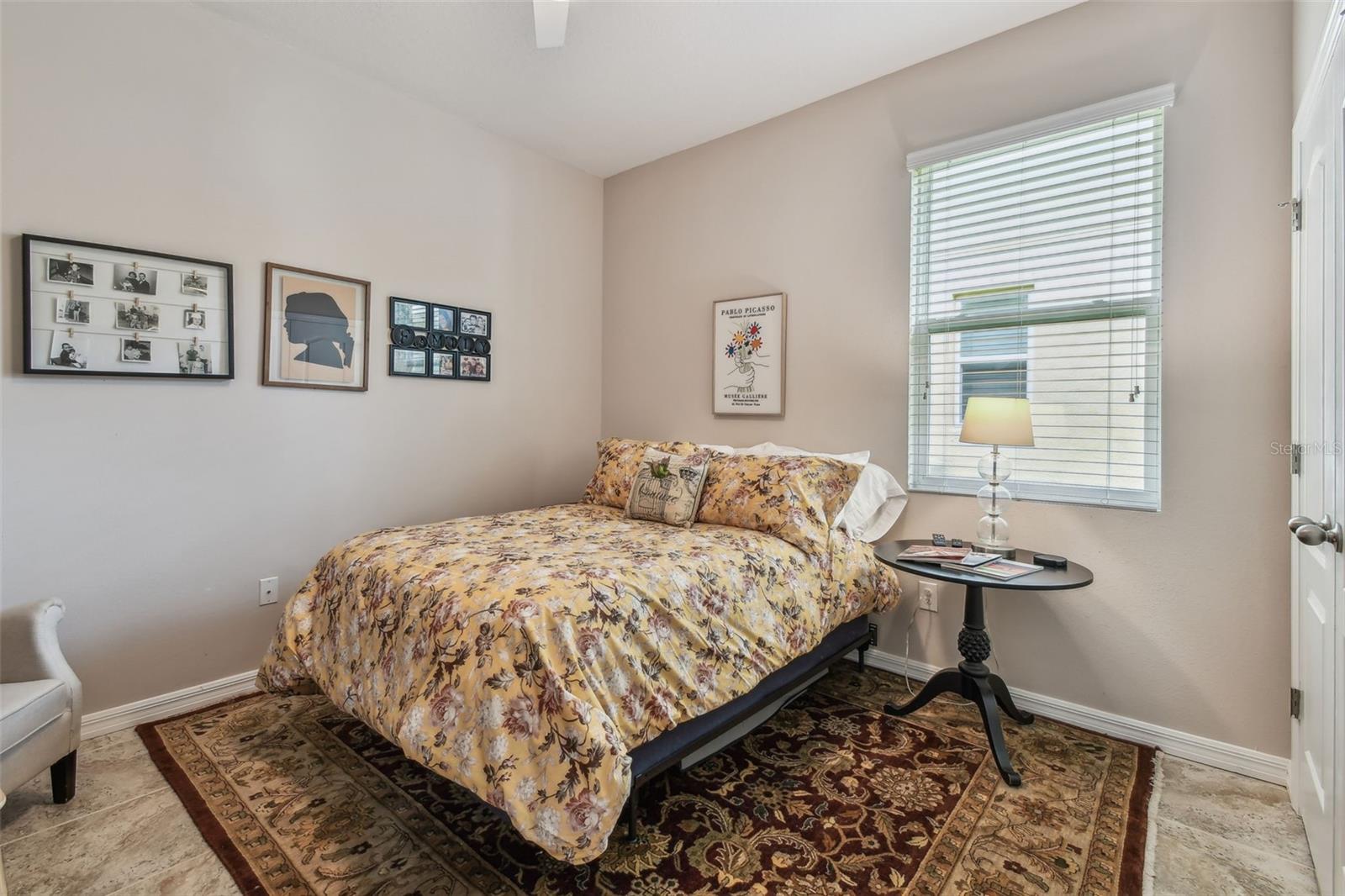 Listing photo id 8 for 6467 Seasound Drive