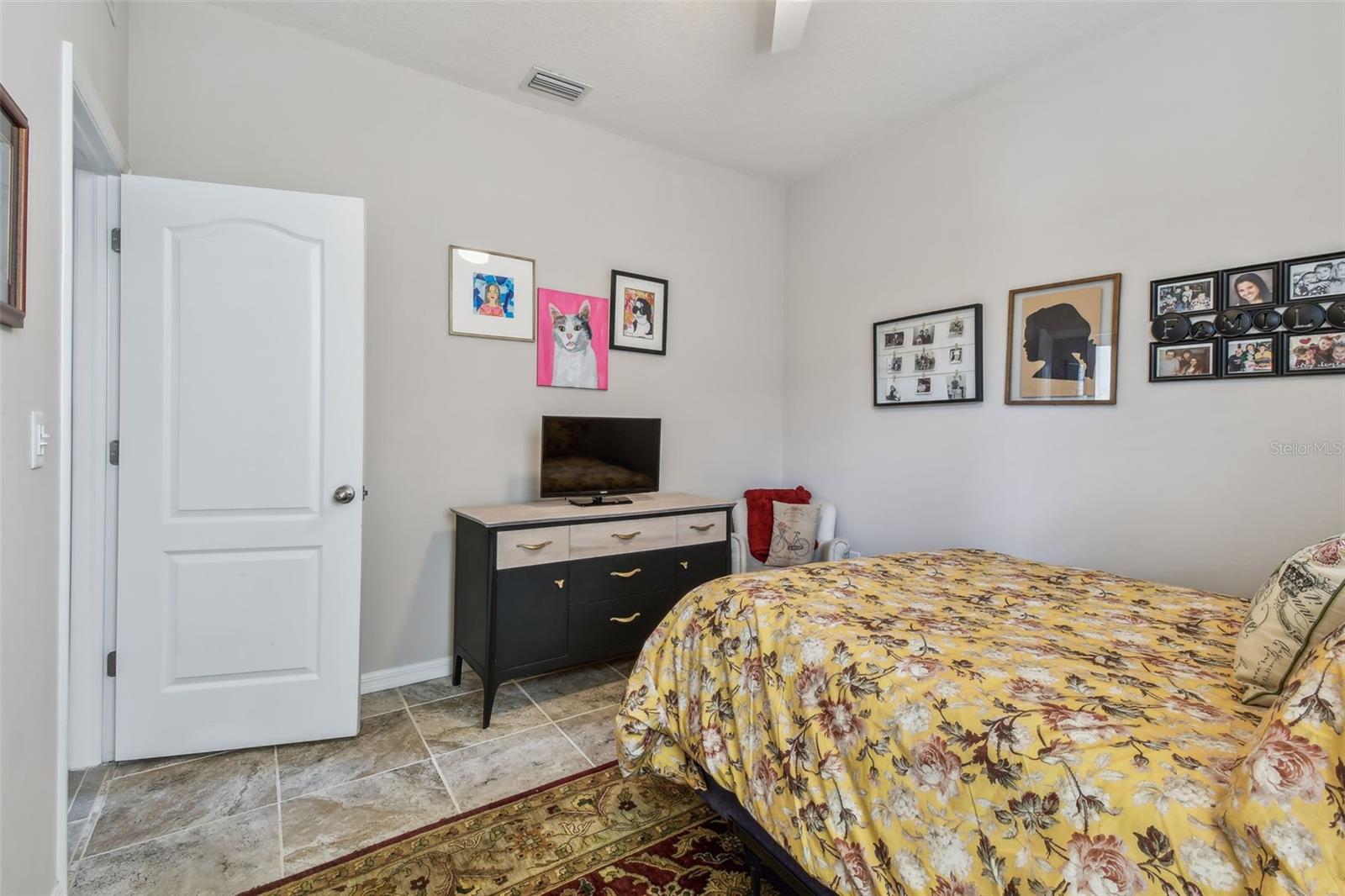 Listing photo id 9 for 6467 Seasound Drive