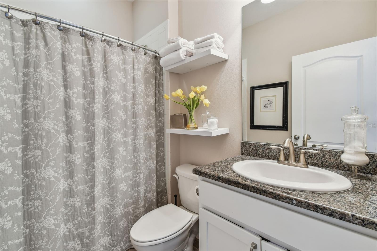 Listing photo id 11 for 6467 Seasound Drive