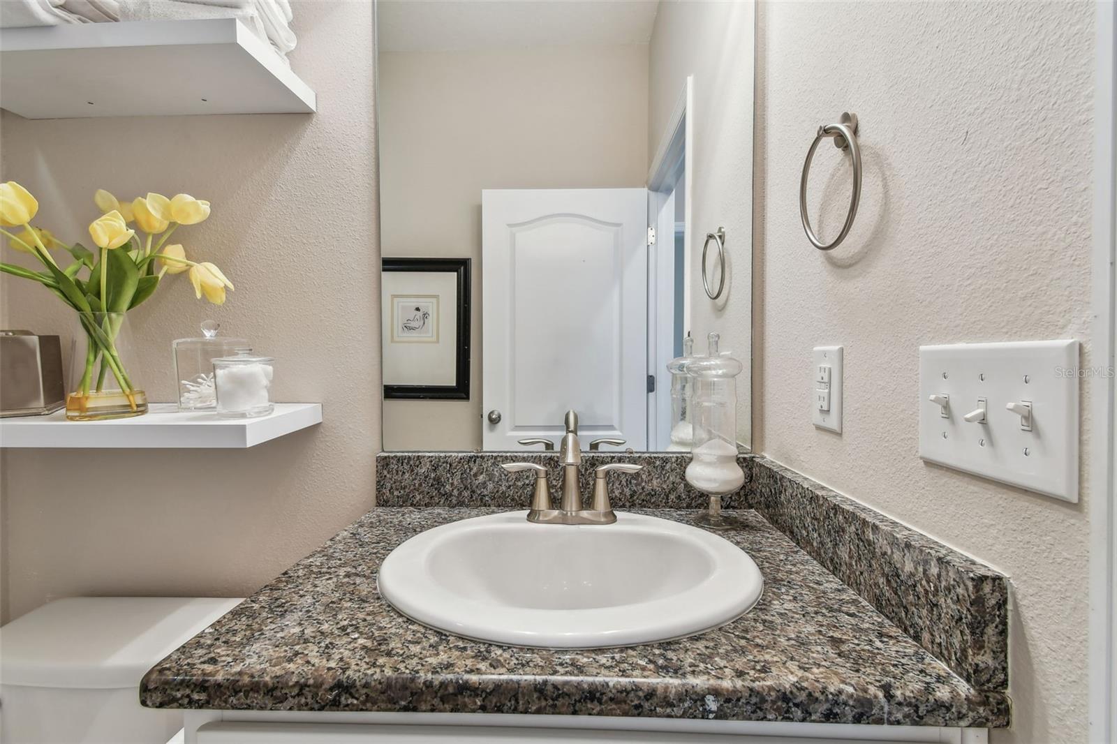 Listing photo id 12 for 6467 Seasound Drive