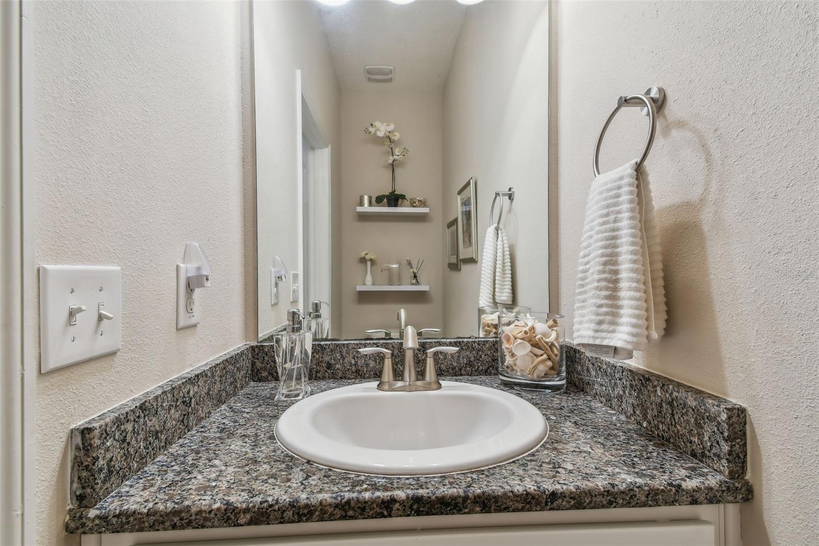 Listing photo id 17 for 6467 Seasound Drive