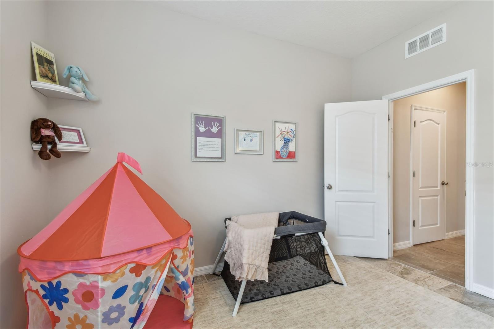 Listing photo id 20 for 6467 Seasound Drive