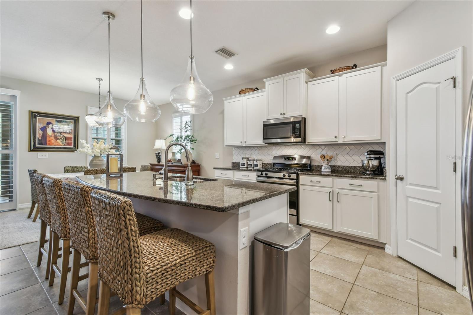 Listing photo id 21 for 6467 Seasound Drive