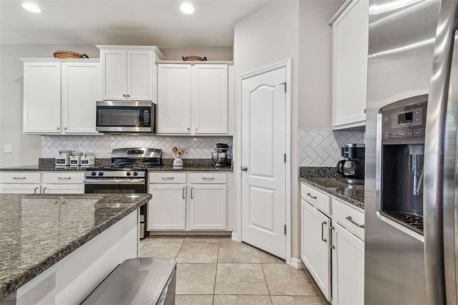 Listing photo id 22 for 6467 Seasound Drive