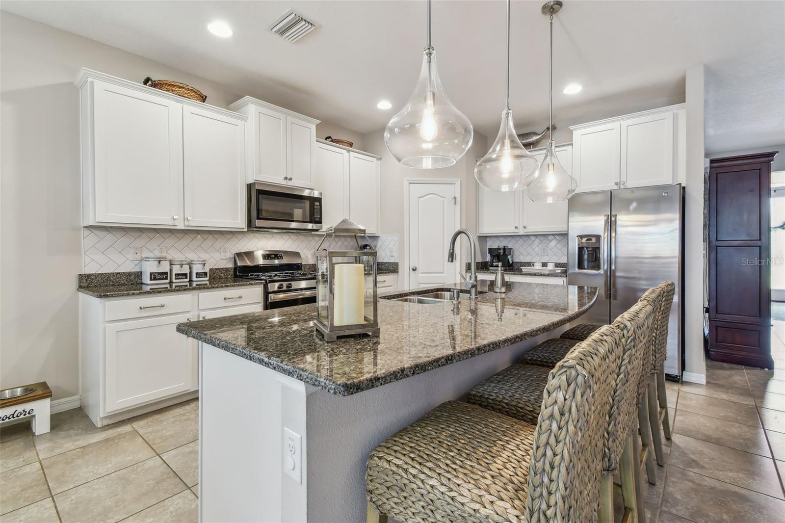Listing photo id 24 for 6467 Seasound Drive