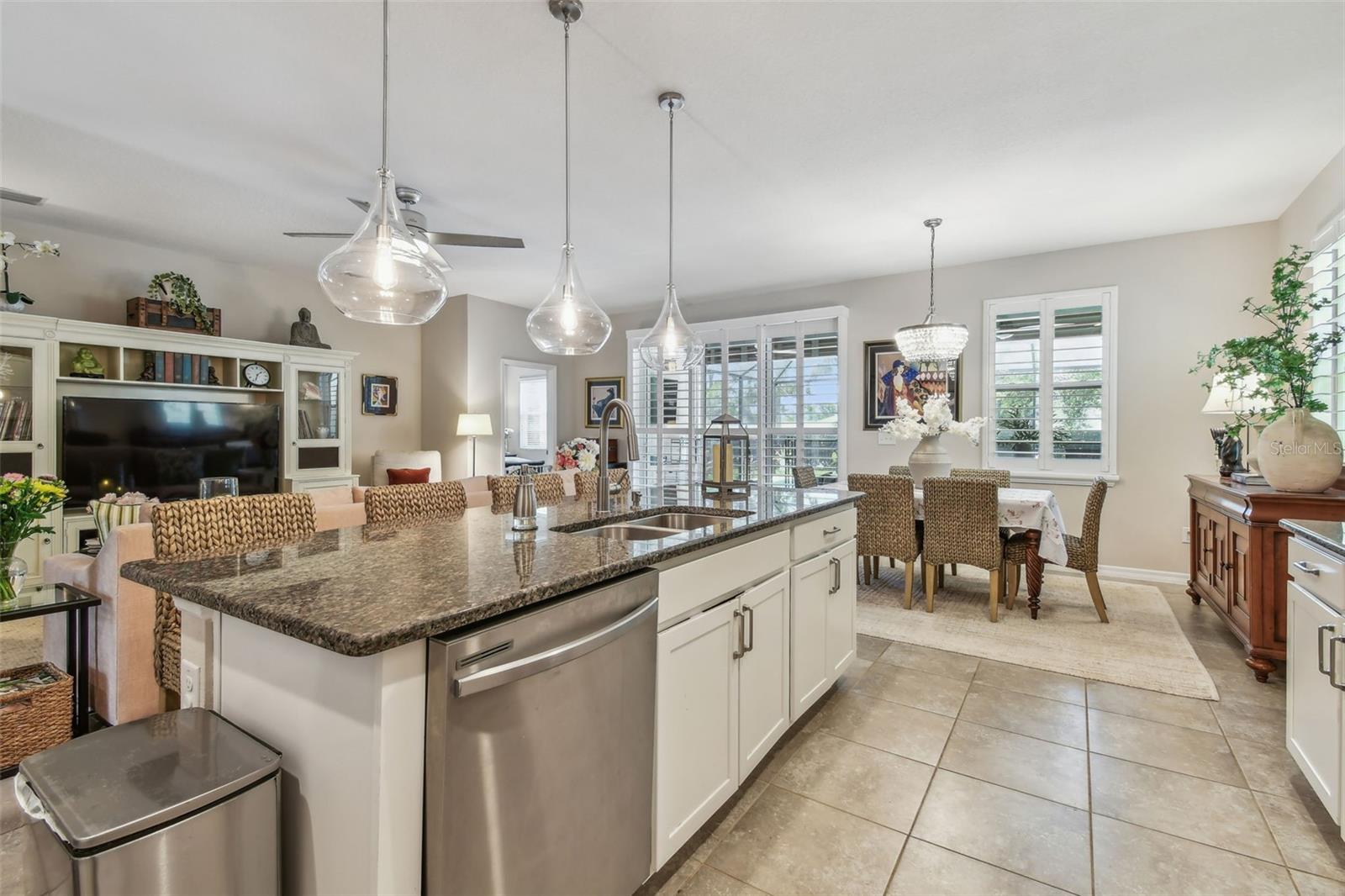 Listing photo id 27 for 6467 Seasound Drive