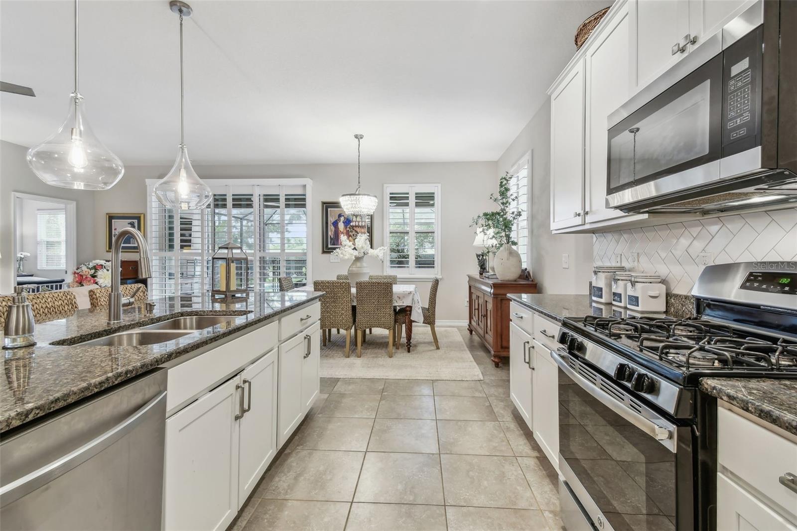 Listing photo id 28 for 6467 Seasound Drive