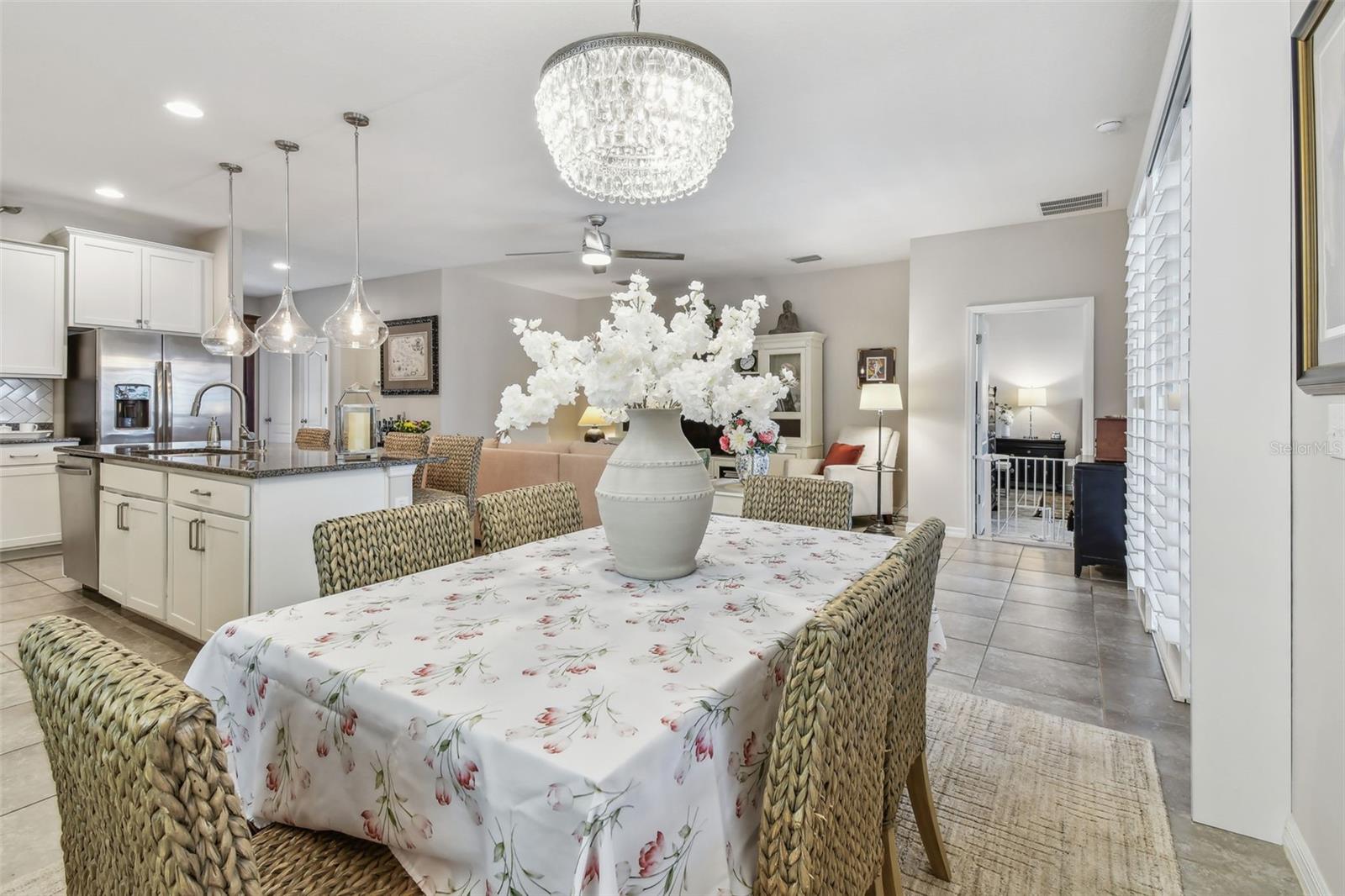 Listing photo id 31 for 6467 Seasound Drive