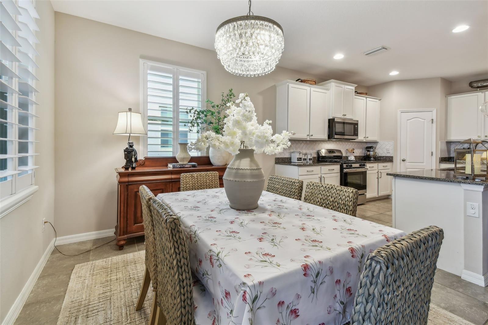 Listing photo id 32 for 6467 Seasound Drive