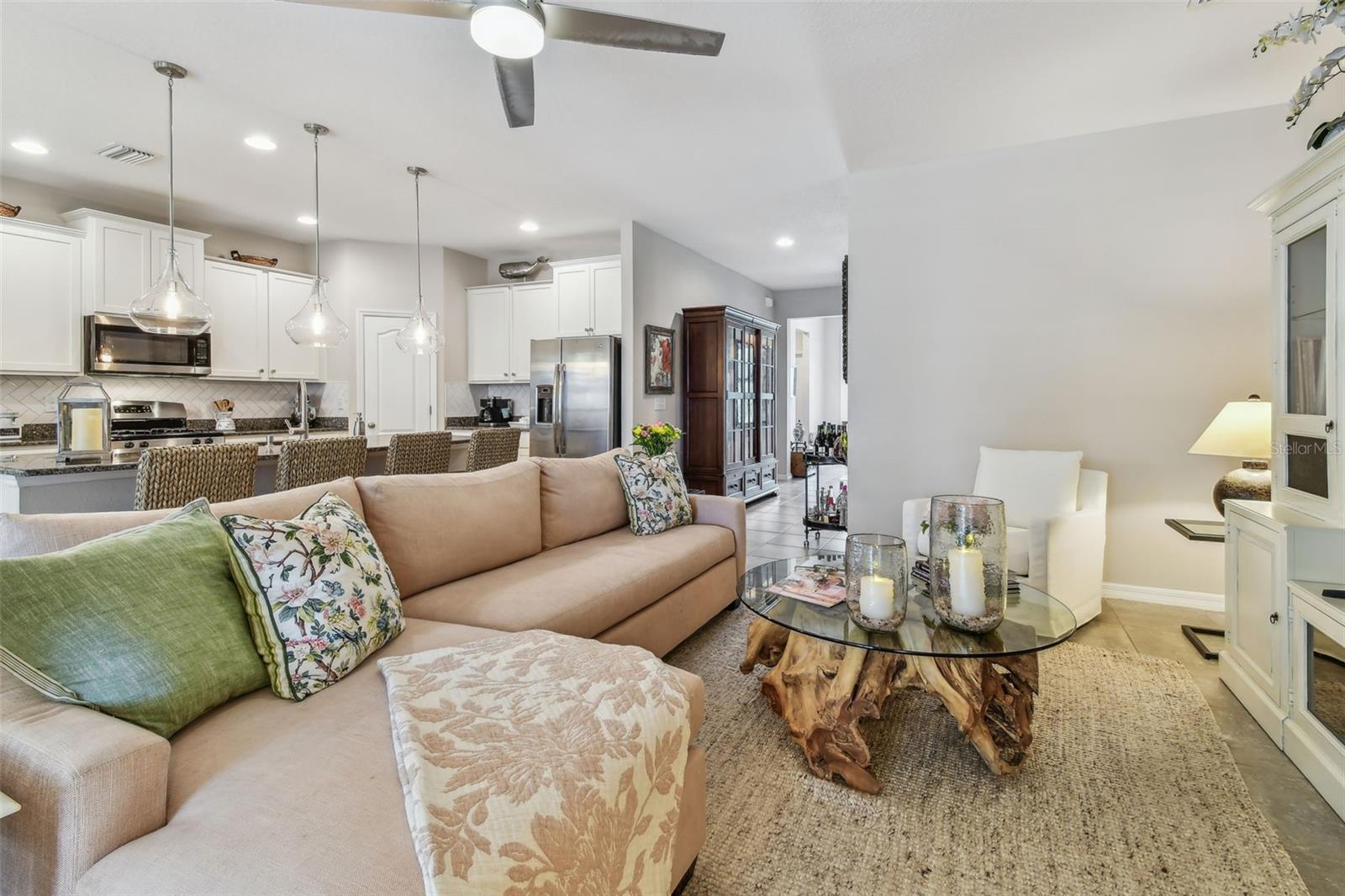 Listing photo id 37 for 6467 Seasound Drive