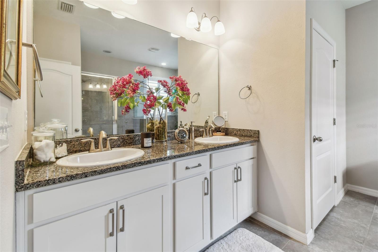 Listing photo id 42 for 6467 Seasound Drive