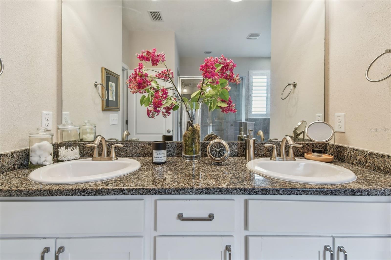 Listing photo id 45 for 6467 Seasound Drive