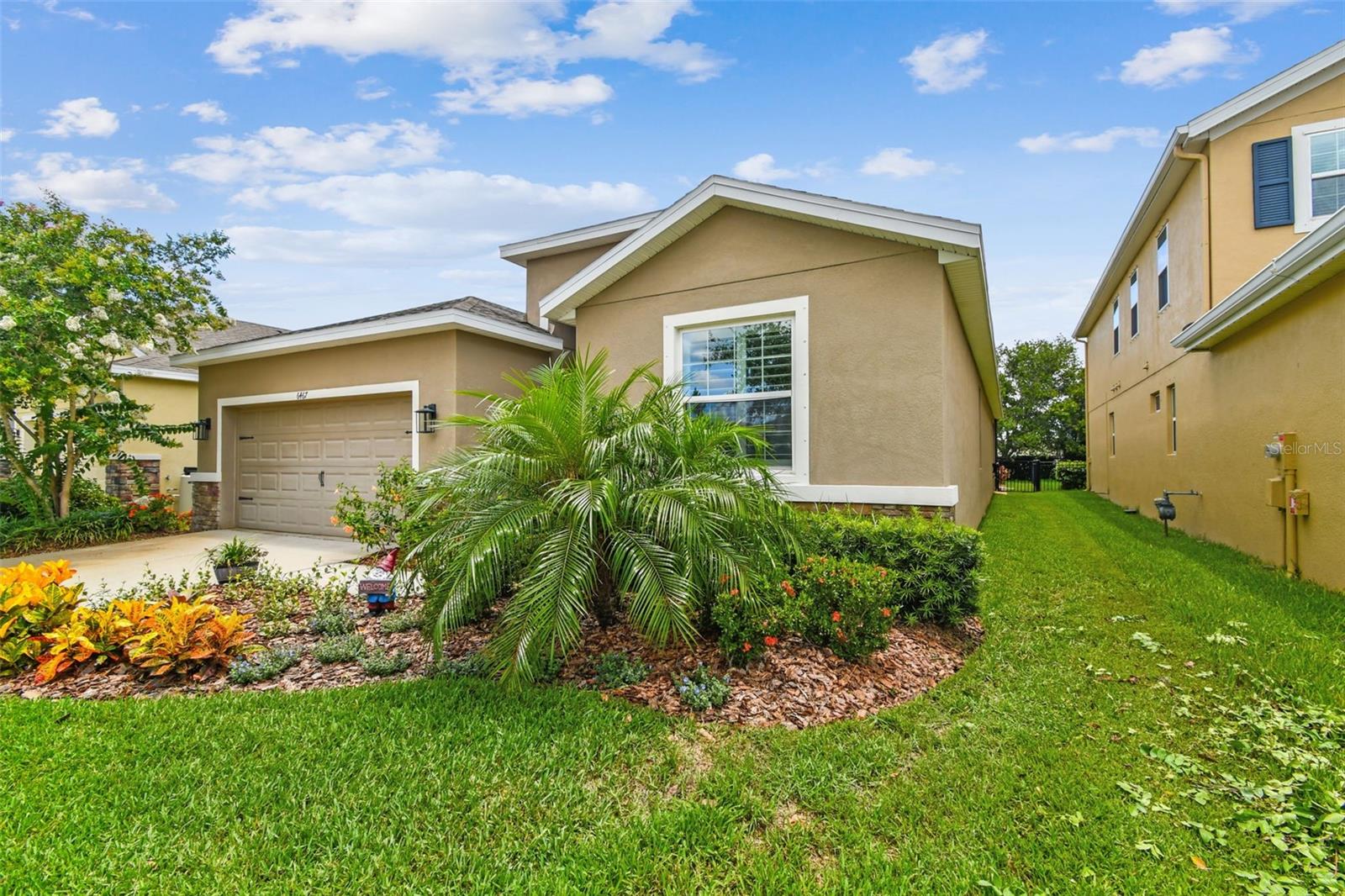 Listing photo id 3 for 6467 Seasound Drive